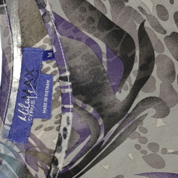Miley Cyrus MAX Blouse - Picture 2 of 4